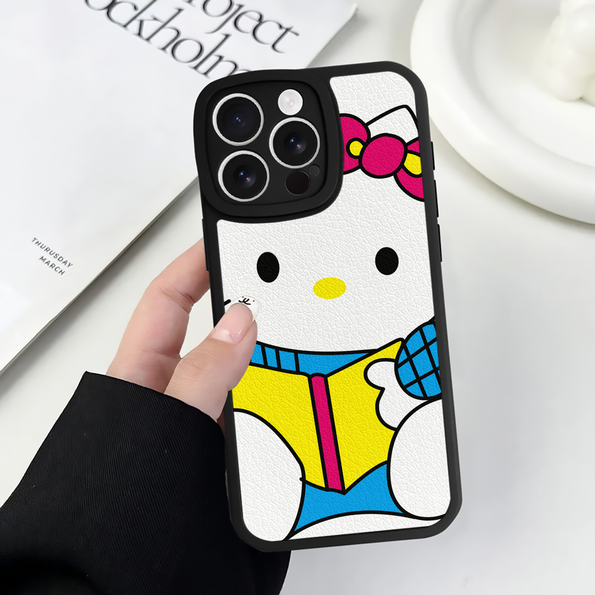 （画像用） Hello Kitty ハローキティ 【iPhone 16シリーズ対応】シリコンスマホケース（レザー調） 材質：シリコン
